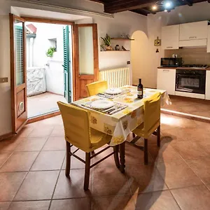 Virgilio's House + Internal Court Apartamento Florencia